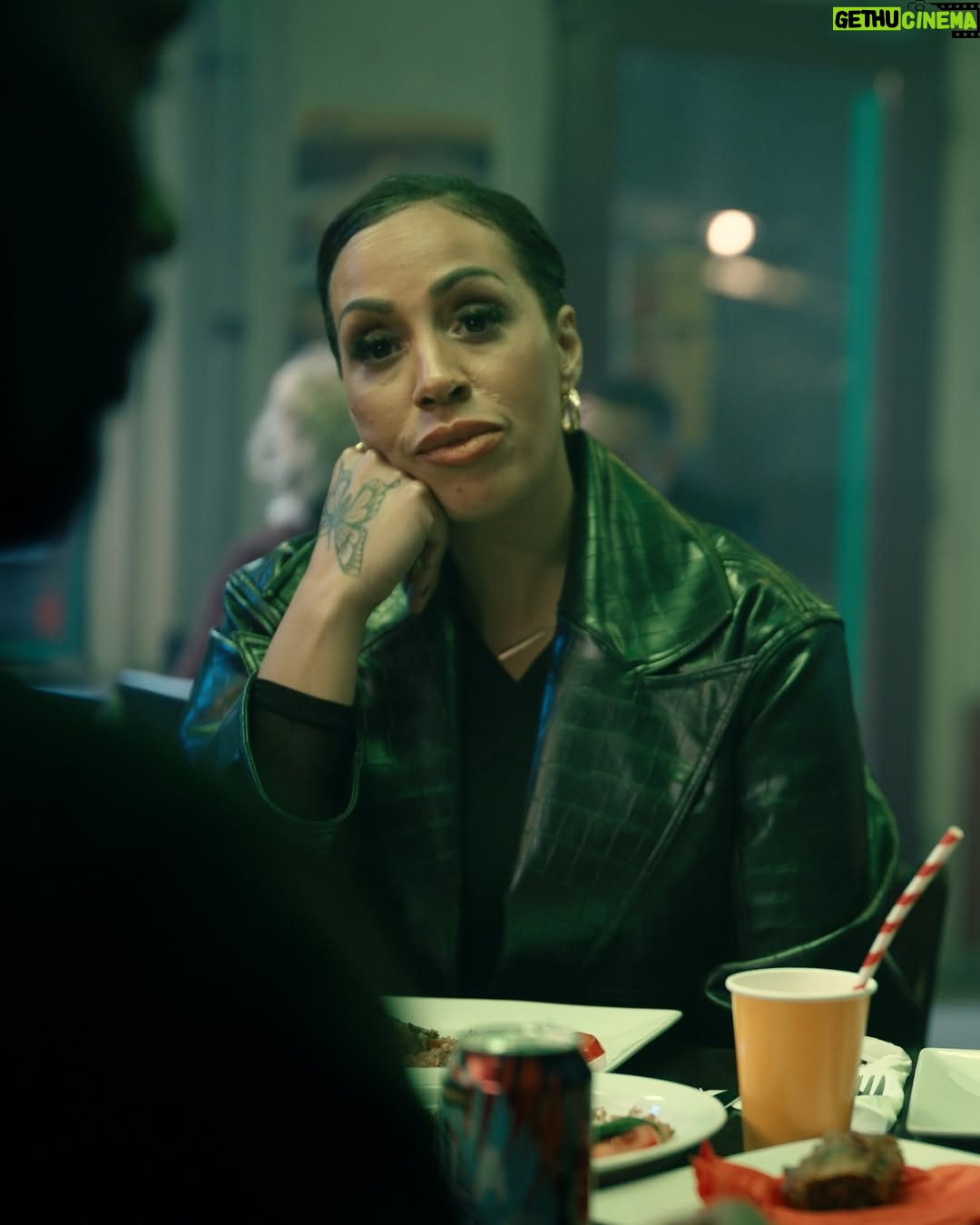 Glennis Grace - 12.2K Likes - Een fantastische rij nieuwe castleden in Sleepers seizoen 3! 🔥 Pierre Bokma (Stanley), Hesdy Gerges (Lowkick), Glennis Grace (Joyce), Hef (Orlando) en Marie Mae van Zuilen (Gaby) zorgen voor keiharde wendingen in het nieuwe en heftigste seizoen ooit. Wie kan ook niet wachten? Sleepers 3 is later dit jaar te zien!

#sleepers #seizoen3 #crime
