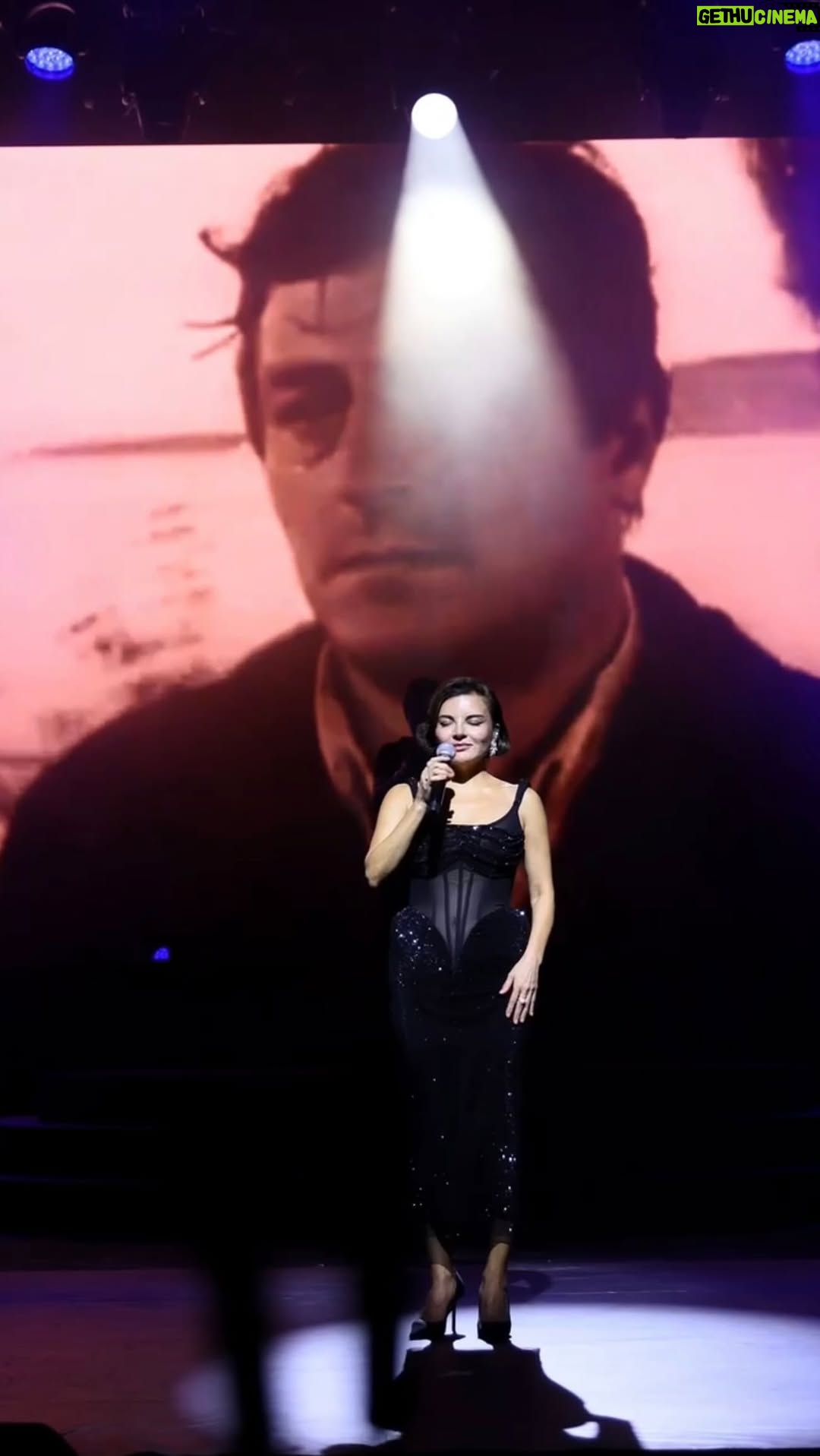 Göksel - 33.3K Likes - Çok içsel bir yerden yazdığım bir şarkıydı. Yıllar geçtikçe daha fazla hissetmeye başladınız benimle beraber… 🖤