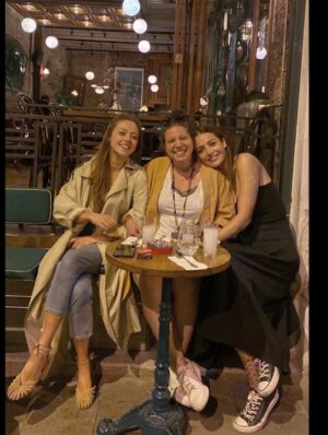 Gözde Kaya Instagram - Kızlar sizi çok seviyorum ♥️ @su_sanad @gozzek