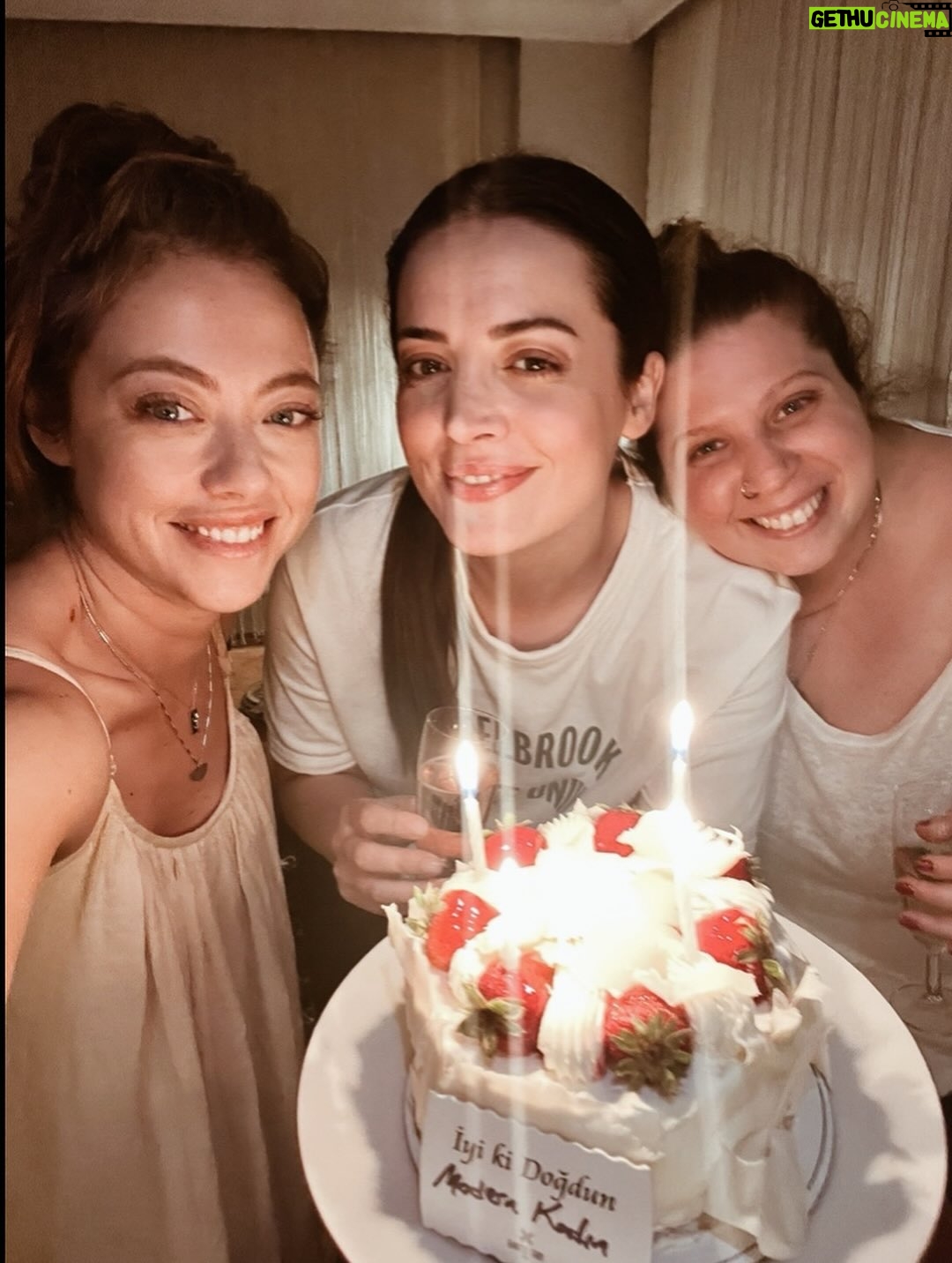 Gözde Kaya - 35.8K Likes - Kızlar sizi çok seviyorum ♥️ @su_sanad @gozzek