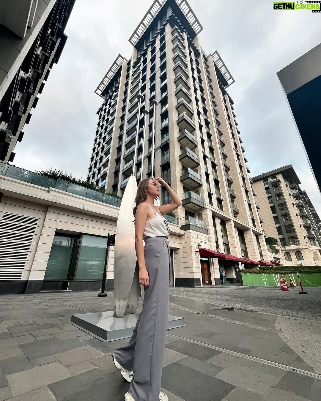 Gözde Kaya - 12.3K Likes - 🌳🌆