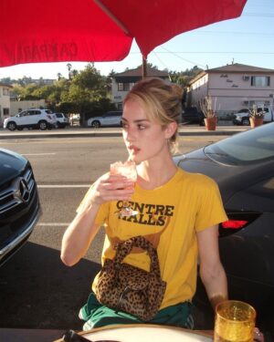Grace Van Patten Instagram - Aperitivo?
🫒🥖🫜🍇
@fendi