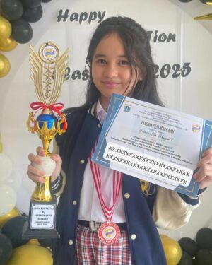 Graciella Abigail Instagram - Pengumuman kelulusan sekolah - Puji Tuhan lulus dan sah jadi anak putih biru ๐ฅณ
Puji Tuhan juga setelah dengan banyak nya izin sekolah selama kelas 6 ini, Tuhan kasih dan percayakan untuk dapat peringkat siswa terbaik ke-4 dari 1 angkatan ๐ญ๐ญ
Terima kasih untuk support nya kakak2 @graciers.ofc ๐ซถ๐ป
Slide terakhir bonus deleted soon ๐ซฃ