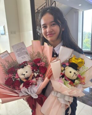 Graciella Abigail Instagram - Pengumuman kelulusan sekolah - Puji Tuhan lulus dan sah jadi anak putih biru ๐ฅณ
Puji Tuhan juga setelah dengan banyak nya izin sekolah selama kelas 6 ini, Tuhan kasih dan percayakan untuk dapat peringkat siswa terbaik ke-4 dari 1 angkatan ๐ญ๐ญ
Terima kasih untuk support nya kakak2 @graciers.ofc ๐ซถ๐ป
Slide terakhir bonus deleted soon ๐ซฃ