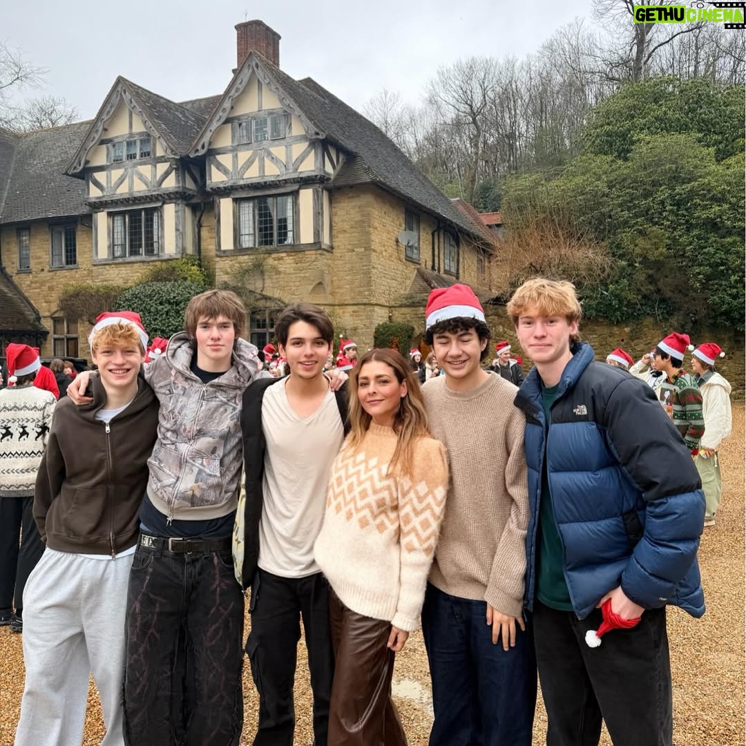 Gretel Valdez - 28.2K Likes - Feliz y orgullosa de ti hijo, sigue brillando, siempre estaré a tu lado aplaudiéndote aunque estemos a miles de kilómetros de distancia. Te Amo @santinoborghetti . Les comparto una parte de la obra de Santo ya que no pude grabar mucho……. La emoción me ganó 😍♥️ . @ivetteortizv  Que lindo compartir juntas los logros de nuestros hijos somos un gran equipo ♥️