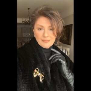 Gülşen Bubikoğlu Instagram - Bugün benim için özel bir gün.. yıllar çok çabuk geçiyor..şu noktadan sonra sağlıklı , huzurlu ve her anlamda iyi kalmak önemli.. çokça sevgiler herkese ..❤️🌹