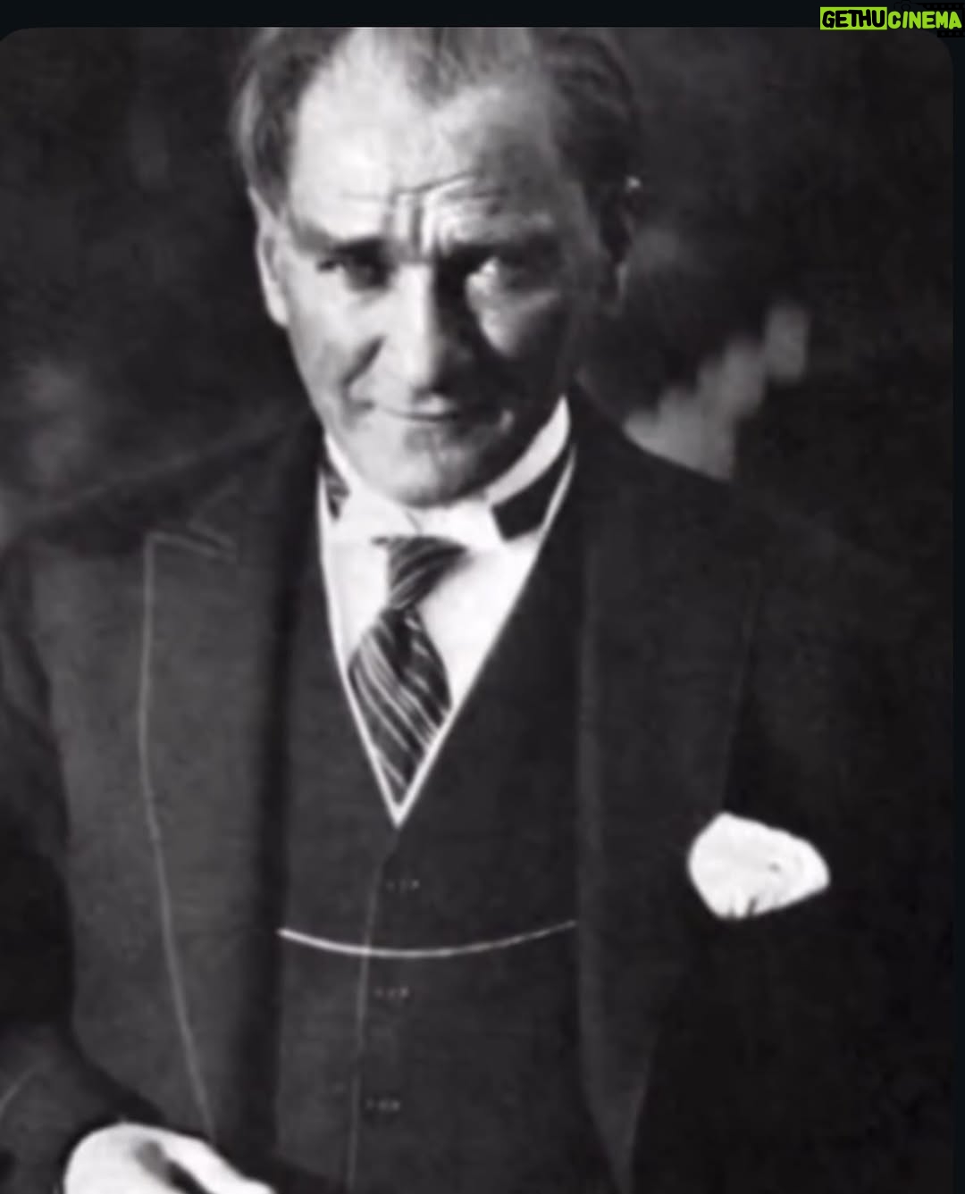 Gülşen Bubikoğlu - 2.7K Likes - Canım ATATÜRK ‘üm.  Sağlam karakterinle , çalışkanlığınla , milletini hırpalamadan her zaman en üst seviyede görmek isteyen , onları daha da yukarılara taşıma çabanla yaptığın harika devrimlerle , kendini bu ülkeye  karşılık beklemeden adamanla hiçbir zaman unutulmayacaksın , sonsuza kadar sevgi ve minnetle anılacaksın…Rahat uyu bitanemiz🙏🌹 29 Ekim Cumhuriyet Bayramımız Kutlu Olsun 🇹🇷🇹🇷🇹🇷🇹🇷