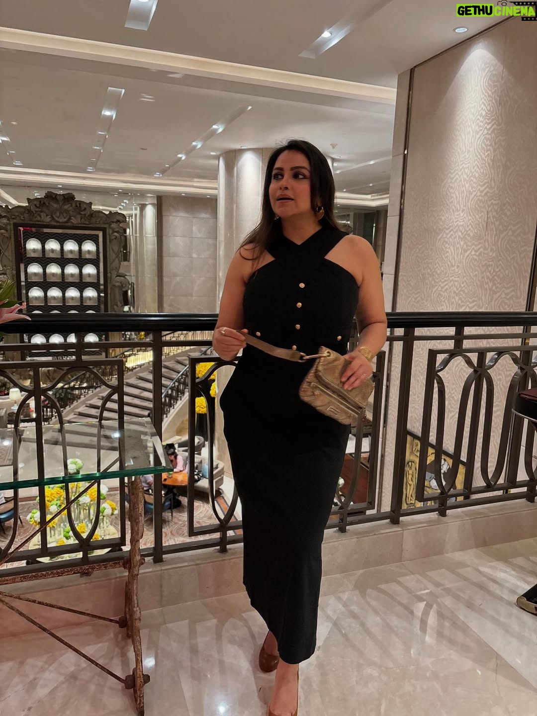 Gurdeep Kohli - 6.6K Likes - Time to reactivate… last month…..new year round the corner 🎉🌈🥂💫⭐️🧿
#countdowntochristmasnewyear 
Style @the.exude