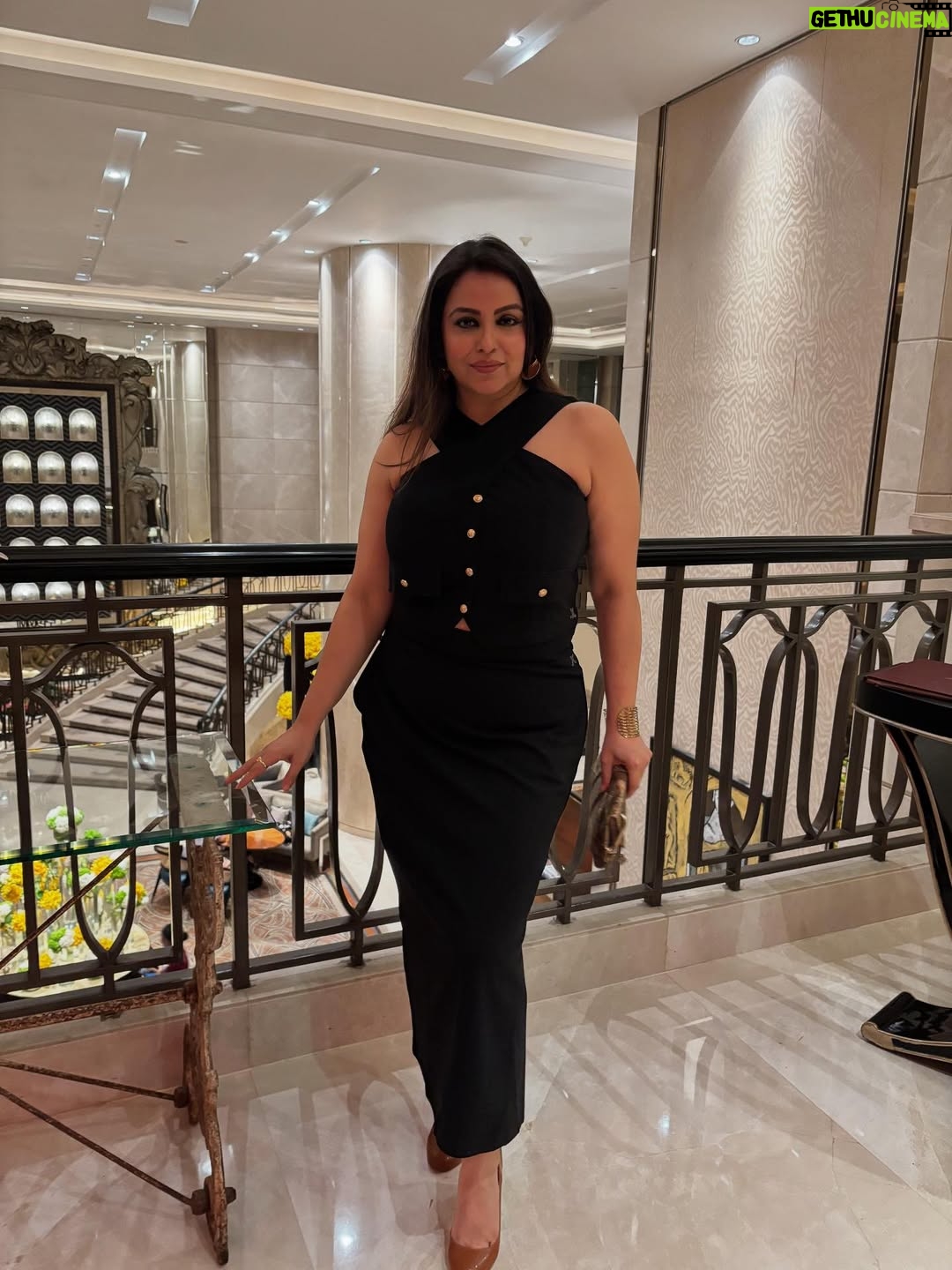 Gurdeep Kohli - 6.6K Likes - Time to reactivate… last month…..new year round the corner 🎉🌈🥂💫⭐️🧿
#countdowntochristmasnewyear 
Style @the.exude