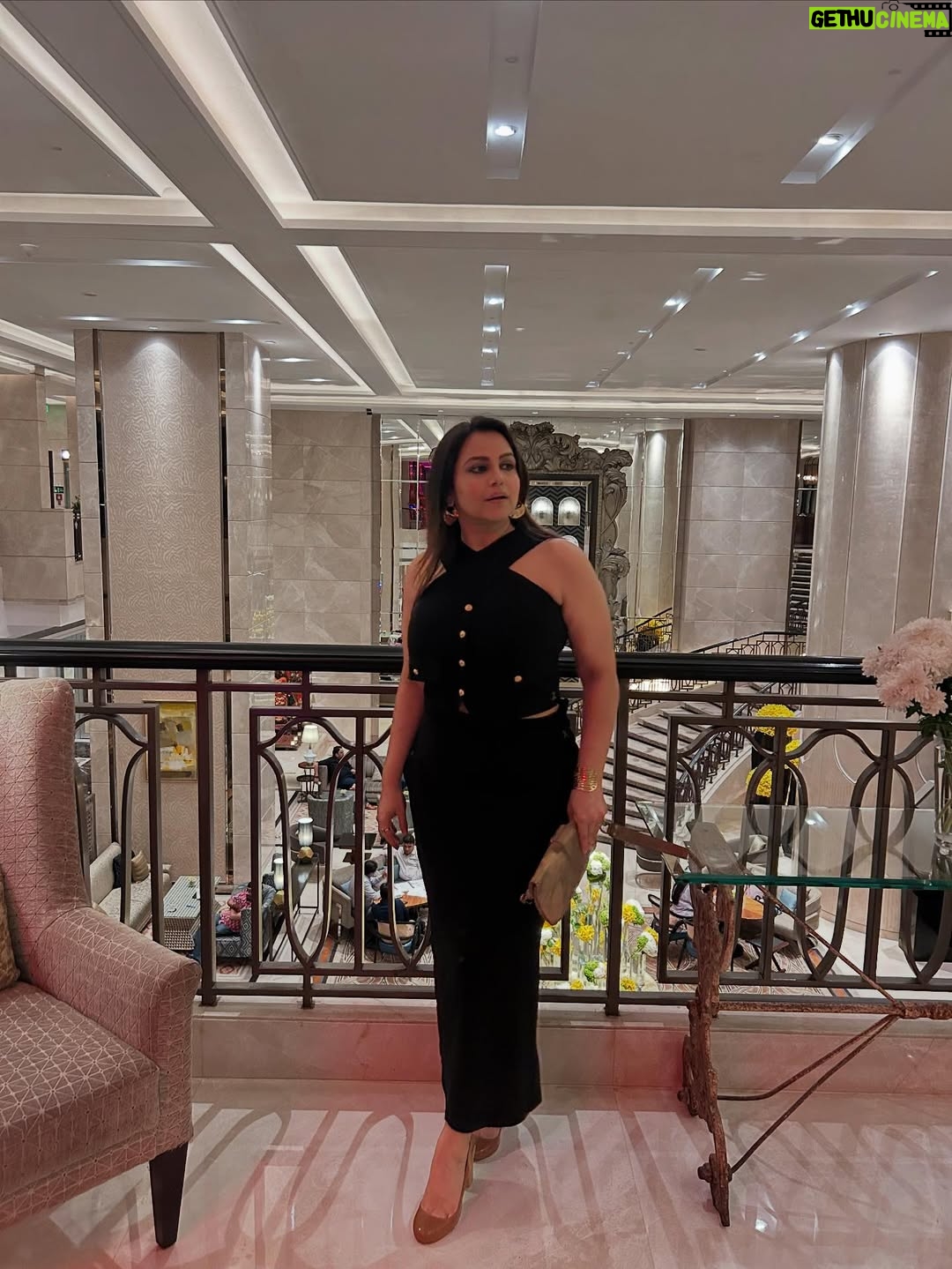 Gurdeep Kohli - 6.6K Likes - Time to reactivate… last month…..new year round the corner 🎉🌈🥂💫⭐️🧿
#countdowntochristmasnewyear 
Style @the.exude
