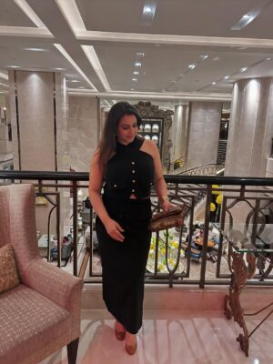 Gurdeep Kohli Instagram - Time to reactivate… last month…..new year round the corner 🎉🌈🥂💫⭐️🧿
#countdowntochristmasnewyear 
Style @the.exude