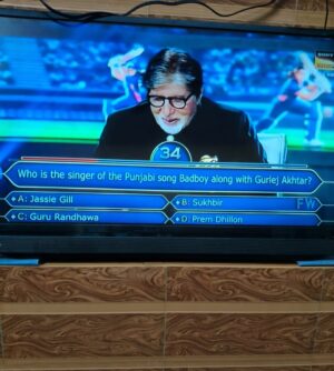 Gurlez Akhtar Instagram - Tell Us The Right Answer in Comments 🤭😁

@gurlezakhtarteam @gurlejakhtarmusic @dhillonprem 
@sonytvofficial @amitabhbachchan 

#gurlezakhtar #gurlejakhtar #gurlejakhtarmusic #gurlezakhtarmusic #badboy #kbc #kbchelmetlovers #kbcquestions