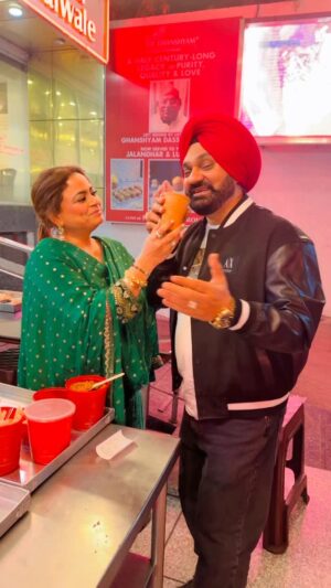 Gurlez Akhtar Instagram - Tag @ Chai Lovers ☕️ 

@gurlezakhtarteam @gurlejakhtarmusic @kulwinder_kally @itsjindmusic 

#gurlezakhtar #gurlejakhtar #gurlejakhtarmusic #gurlezakhtarmusic #reelkarofeelkaro #sadireelsadifeel #saadireelsaadifeel #latestreel #latestreels #likesharefollow