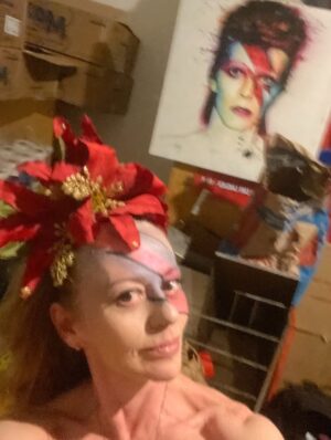 Guta Stresser Instagram - Tô bem “The Bowie” … e vocês? 
BOA SEMANA MEU POVO!!! A rapadura… vocês já sabem! … e quem disse que seria, né?! Fui!
.
#gutastresser #thebowie #bowie #deboas #domingou