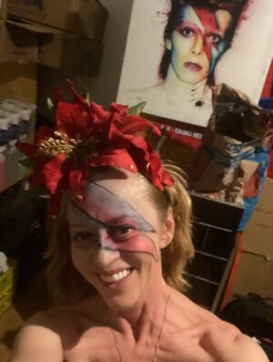 Guta Stresser Instagram - Tô bem “The Bowie” … e vocês? 
BOA SEMANA MEU POVO!!! A rapadura… vocês já sabem! … e quem disse que seria, né?! Fui!
.
#gutastresser #thebowie #bowie #deboas #domingou