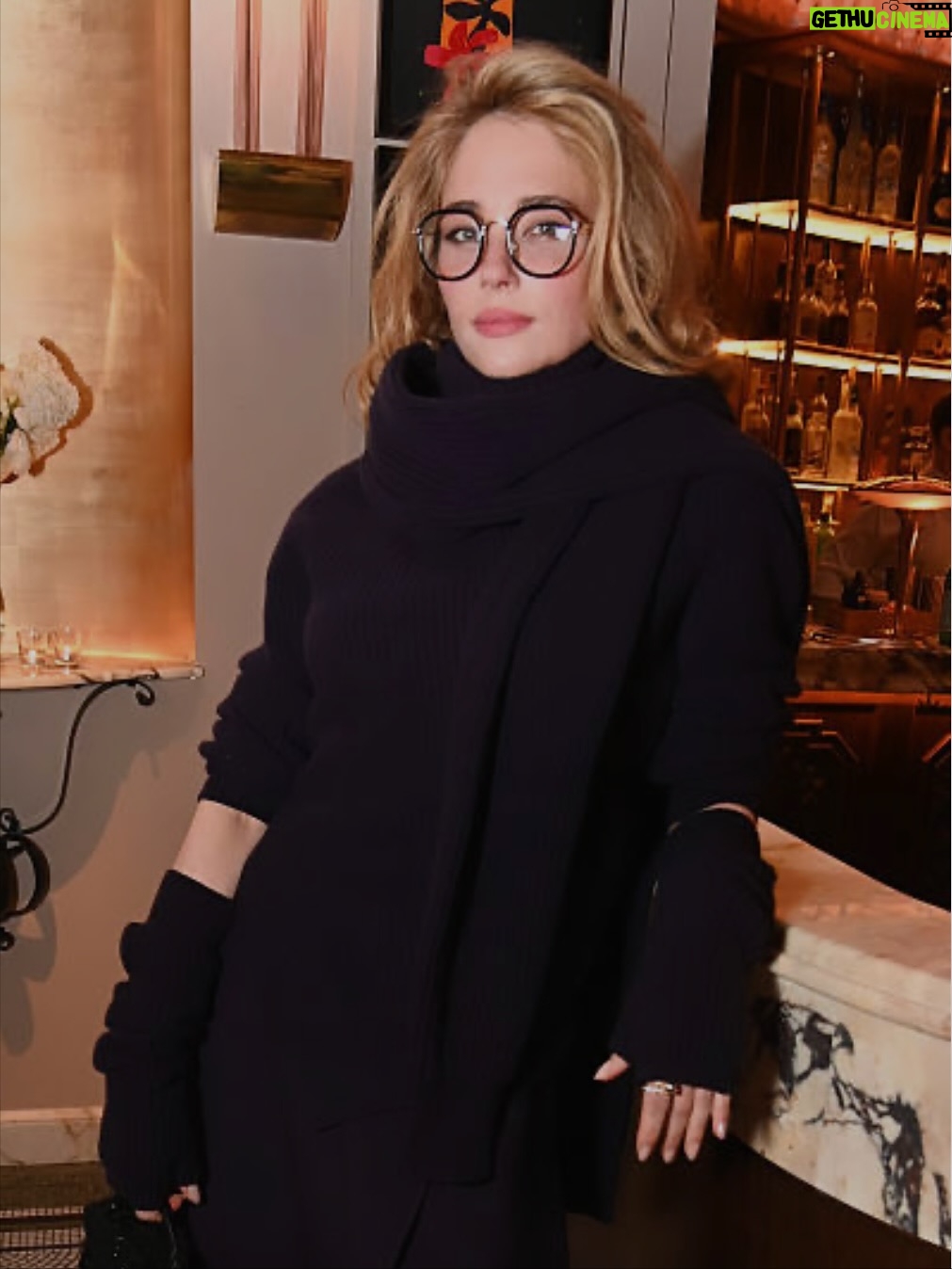 Haley Bennett - 4.9K Likes - Celebrating an icon @michaelkors and the opening of the new Regent St. Boutique 

@Claridges