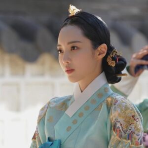 Han So-eun Instagram - 긴 꿈에서 막 깨어난듯, 
마음 한 자락만 남기고 떠납니다.
안녕히 중전🪽🕊️
