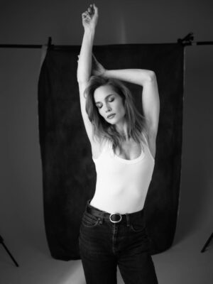 Hana Vagnerová Instagram - 🖤
📸 by @roberto_autuori
Make up @micsmua