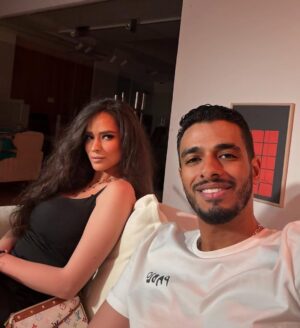 Hana Yousry Instagram - كل سنة و انت الحب… و دايما ظهري و سندي.. ربنا يحفظك ليا العمر كله يا حبيبي قلبي.. يا ارجل راجل عرفته في حياتي.. ربنا يخليني ليك.. 😘❤️🌹