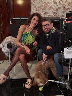 Hande Subaşı Instagram - “Semra Kazanırsa” 😁😎🎬 #kralkaybederse #netflix #tvseries
Hayatımdan bir Semra geçti 🥹🎈🙏🏼 
Kısa ama çoook keyifli bir yolculuktu. Başta @ogm.pictures ve  yönetmenim Durul Taylan @durultaylan olmak üzere tüm @kralkaybederseresmi ailesine gönülden🫶🏻👏🏻👏🏻🙏🏼🧿 Sizleri deneyimlemek çok güzeldi güzel ekip🤗 #semra