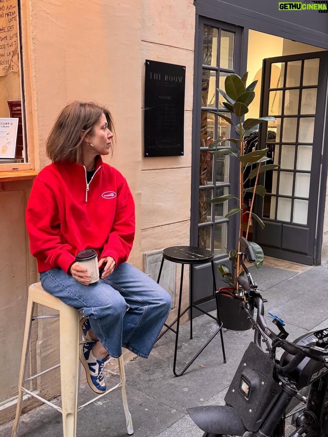 Hanna Kuzina - 8.8K Likes - @12monkeys.shop 
Найкращий постачальник червоного цієї осені 🍁#12monkeys #redsweatshirt #redsweat