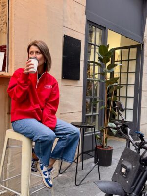 Hanna Kuzina Instagram - @12monkeys.shop 
Найкращий постачальник червоного цієї осені 🍁#12monkeys #redsweatshirt #redsweat
