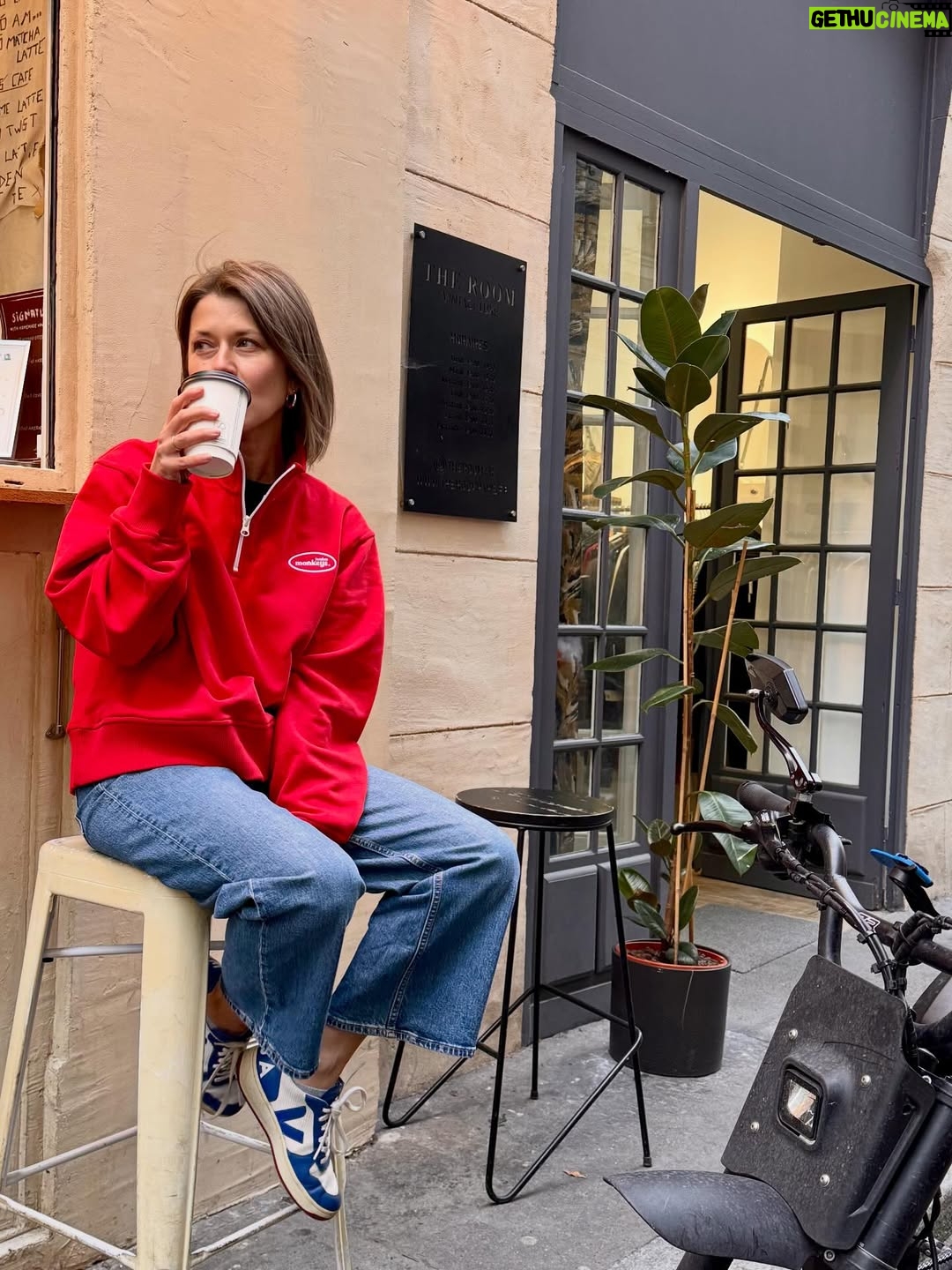 Hanna Kuzina - 8.8K Likes - @12monkeys.shop 
Найкращий постачальник червоного цієї осені 🍁#12monkeys #redsweatshirt #redsweat
