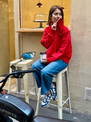 Hanna Kuzina Instagram - @12monkeys.shop 
Найкращий постачальник червоного цієї осені 🍁#12monkeys #redsweatshirt #redsweat