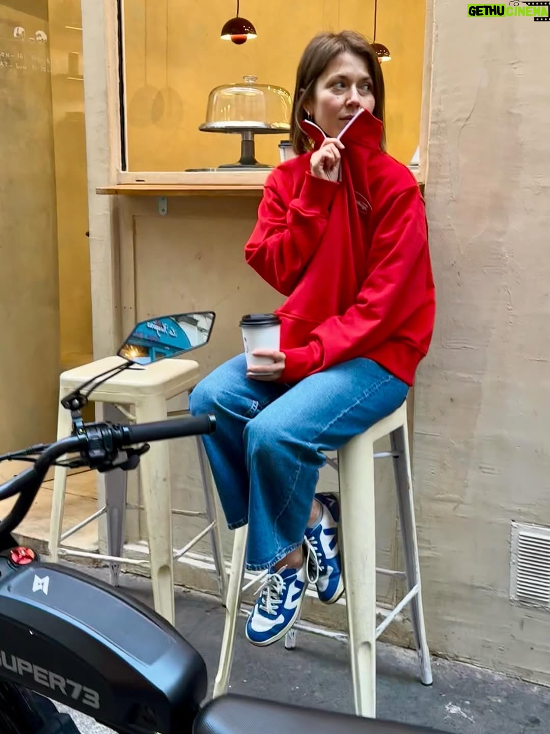 Hanna Kuzina - 8.8K Likes - @12monkeys.shop 
Найкращий постачальник червоного цієї осені 🍁#12monkeys #redsweatshirt #redsweat