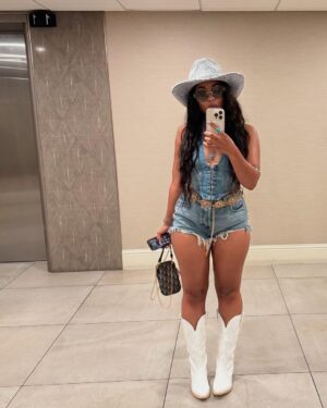 Hannaha Hall Instagram - Beygas for the weekend.