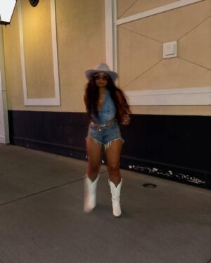 Hannaha Hall Instagram - Beygas for the weekend.
