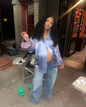 Hannaha Hall Instagram - Meet us at the rink @shothechi