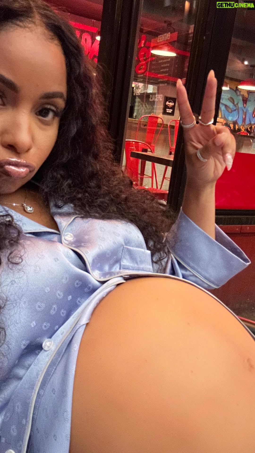 Hannaha Hall - 58.2K Likes - Alicia said name the baby Rob junior, but what do y’all think? 🤔

@shothechi @showtime @paramountplus