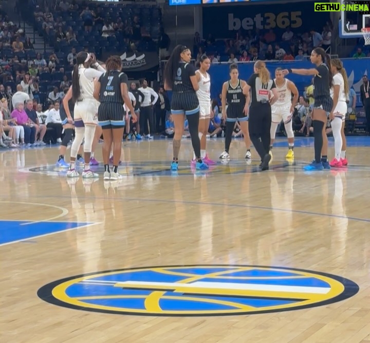 Hannaha Hall - 44.7K Likes - Had so much fun at the @chicagosky game.