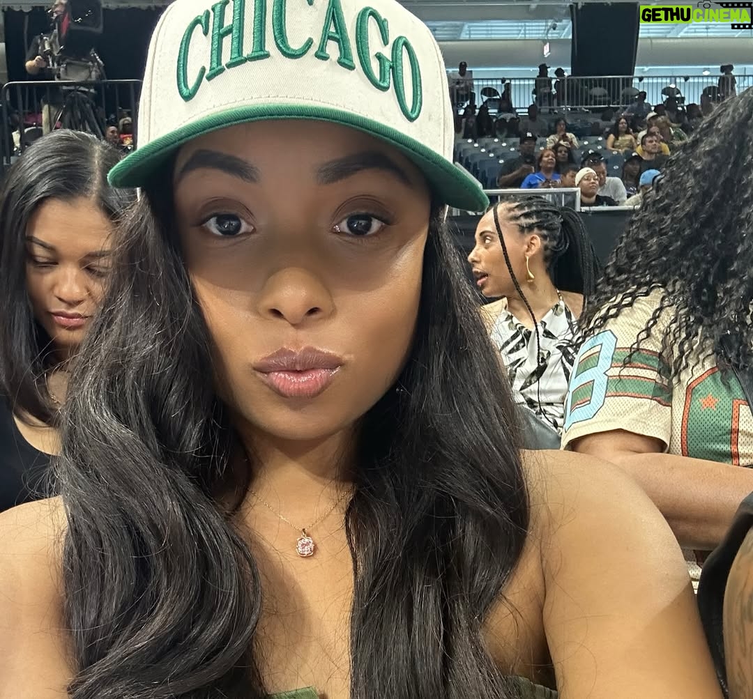 Hannaha Hall - 44.7K Likes - Had so much fun at the @chicagosky game.