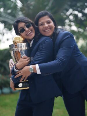 Harleen Deol Instagram - Vo trophy wali feeling 🤪