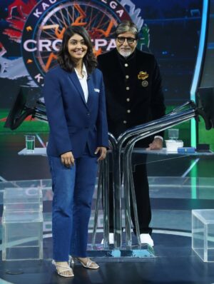 Harleen Deol Instagram - Met the man who makes” Lock kiya jaye”? Sounds magical✨
An unforgettable KBC moment with the icon himself,
Truely honoured to meet @amitabhbachchan ❤️
