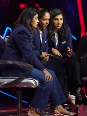 Harleen Deol Instagram - Met the man who makes” Lock kiya jaye”? Sounds magical✨
An unforgettable KBC moment with the icon himself,
Truely honoured to meet @amitabhbachchan ❤️