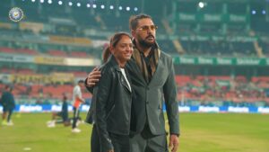 Harmanpreet Kaur Instagram - 𝗔 𝘀𝗽𝗲𝗰𝗶𝗮𝗹 𝗵𝗼𝗻𝗼𝘂𝗿 𝗳𝗼𝗿 2️⃣ 𝗖𝗵𝗮𝗺𝗽𝗶𝗼𝗻𝘀 🫡

#TeamIndia | #INDvSA | @yuvisofficial | @imharmanpreet_kaur | @idfcfirstbank