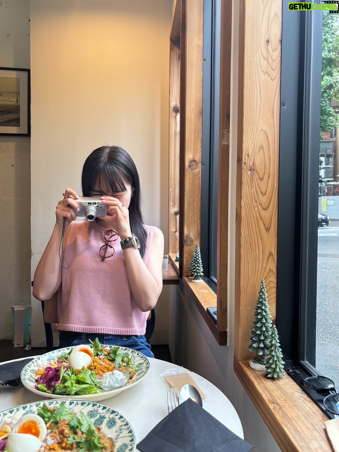 Haruka Kudo - 7.3K Likes - 現像した下手な写真を前に頭を抱えるけど、カレーは美味しいし、楽しいからオールオッケー🙆🏻‍♀️ @a_h.curryfilm_