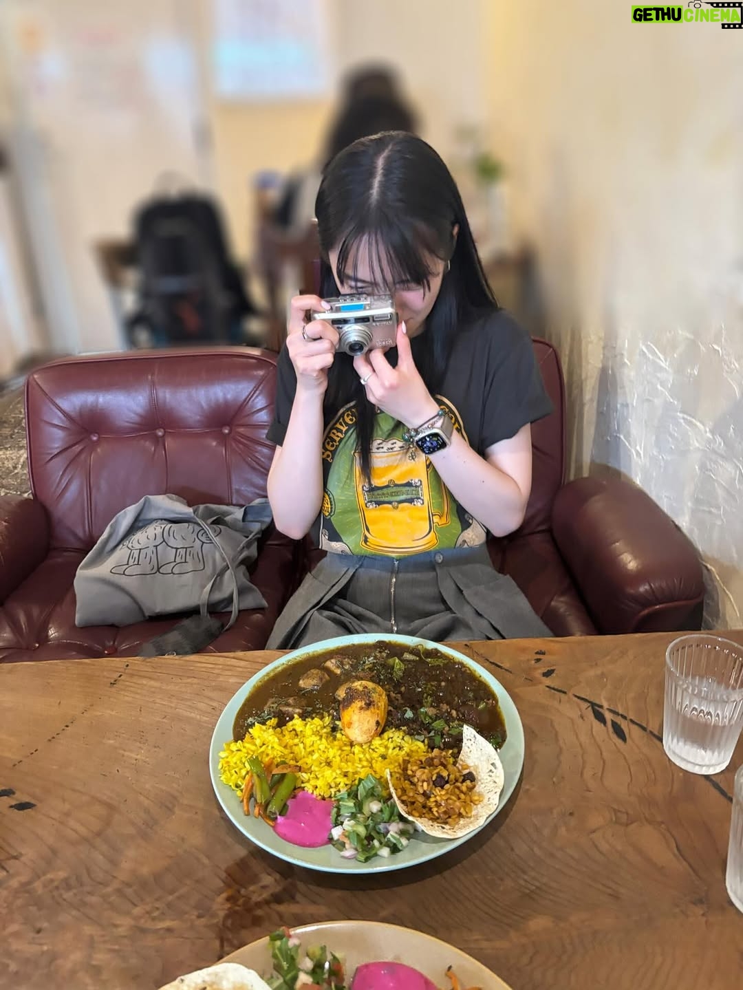 Haruka Kudo - 7.3K Likes - 現像した下手な写真を前に頭を抱えるけど、カレーは美味しいし、楽しいからオールオッケー🙆🏻‍♀️ @a_h.curryfilm_