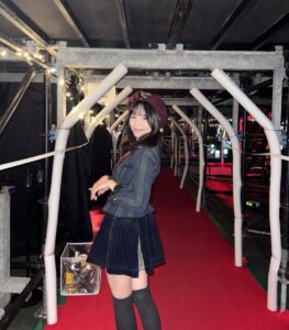 Haruka Shimazaki Instagram - 13年前の今日、私にとって特別な曲「永遠プレッシャー」が発売されました。
そんな日にじゃんけん大会の会場でもあった日本武道館で、この曲を歌えたことに、奇跡みたいな縁を感じています。
AKB48、20周年おめでとう！！

Hair & Makeup @ru.025h 
メイクは令和のアイドルメイクにしていただきました✨
まつ毛は一本ずつつけまつ毛で、感動🥺
写真は無加工にしたので是非メイクの参考にしてみてね！

#AKBは青春ですin武道館