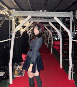 Haruka Shimazaki Instagram - 13年前の今日、私にとって特別な曲「永遠プレッシャー」が発売されました。
そんな日にじゃんけん大会の会場でもあった日本武道館で、この曲を歌えたことに、奇跡みたいな縁を感じています。
AKB48、20周年おめでとう！！

Hair & Makeup @ru.025h 
メイクは令和のアイドルメイクにしていただきました✨
まつ毛は一本ずつつけまつ毛で、感動🥺
写真は無加工にしたので是非メイクの参考にしてみてね！

#AKBは青春ですin武道館