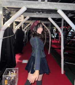 Haruka Shimazaki Instagram - 13年前の今日、私にとって特別な曲「永遠プレッシャー」が発売されました。
そんな日にじゃんけん大会の会場でもあった日本武道館で、この曲を歌えたことに、奇跡みたいな縁を感じています。
AKB48、20周年おめでとう！！

Hair & Makeup @ru.025h 
メイクは令和のアイドルメイクにしていただきました✨
まつ毛は一本ずつつけまつ毛で、感動🥺
写真は無加工にしたので是非メイクの参考にしてみてね！

#AKBは青春ですin武道館