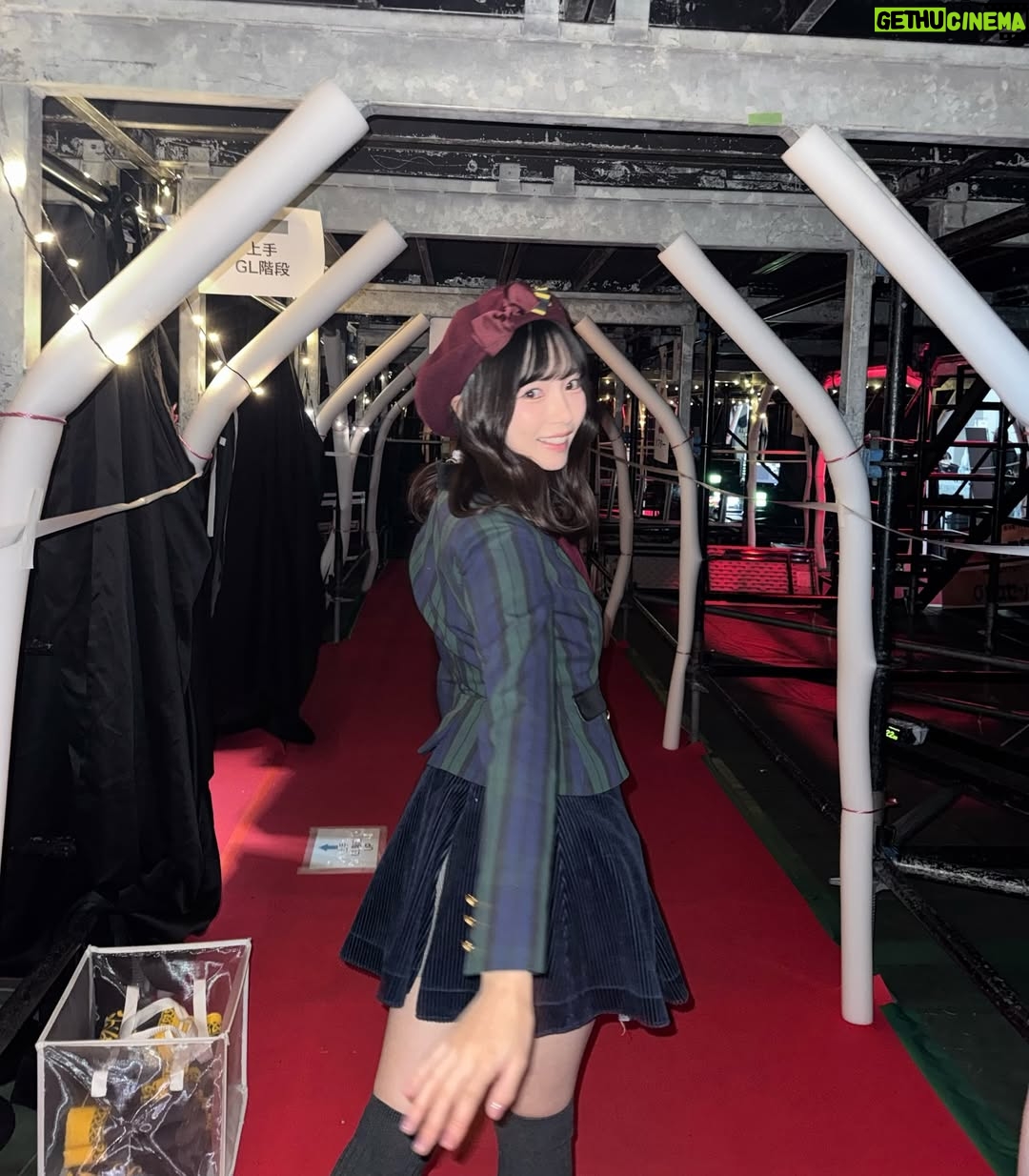 Haruka Shimazaki - 86.6K Likes - 13年前の今日、私にとって特別な曲「永遠プレッシャー」が発売されました。
そんな日にじゃんけん大会の会場でもあった日本武道館で、この曲を歌えたことに、奇跡みたいな縁を感じています。
AKB48、20周年おめでとう！！

Hair & Makeup @ru.025h 
メイクは令和のアイドルメイクにしていただきました✨
まつ毛は一本ずつつけまつ毛で、感動🥺
写真は無加工にしたので是非メイクの参考にしてみてね！

#AKBは青春ですin武道館