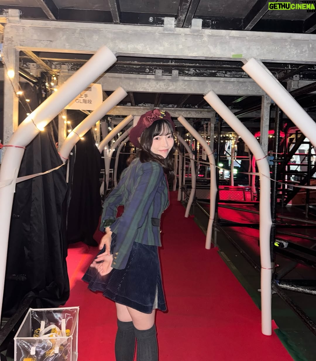 Haruka Shimazaki - 86.6K Likes - 13年前の今日、私にとって特別な曲「永遠プレッシャー」が発売されました。
そんな日にじゃんけん大会の会場でもあった日本武道館で、この曲を歌えたことに、奇跡みたいな縁を感じています。
AKB48、20周年おめでとう！！

Hair & Makeup @ru.025h 
メイクは令和のアイドルメイクにしていただきました✨
まつ毛は一本ずつつけまつ毛で、感動🥺
写真は無加工にしたので是非メイクの参考にしてみてね！

#AKBは青春ですin武道館