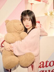 Haruka Shimazaki Instagram - 今年もやってきた🦌💫
GELATO PIQUE CHRISTMAS GIFT MARKET 2025🎄
11月22日(土)から12月7日(日)まで表参道ヒルズで開催するよ！
ピケベアの雪だるまかわいい〜⛄️

@gelatopique_official 
#gelatopique #ジェラートピケ 
#gelatopiquechristmasgiftmarket2025 
#ジェラートピケクリスマスギフトマーケット2025
#クリスマスマーケット