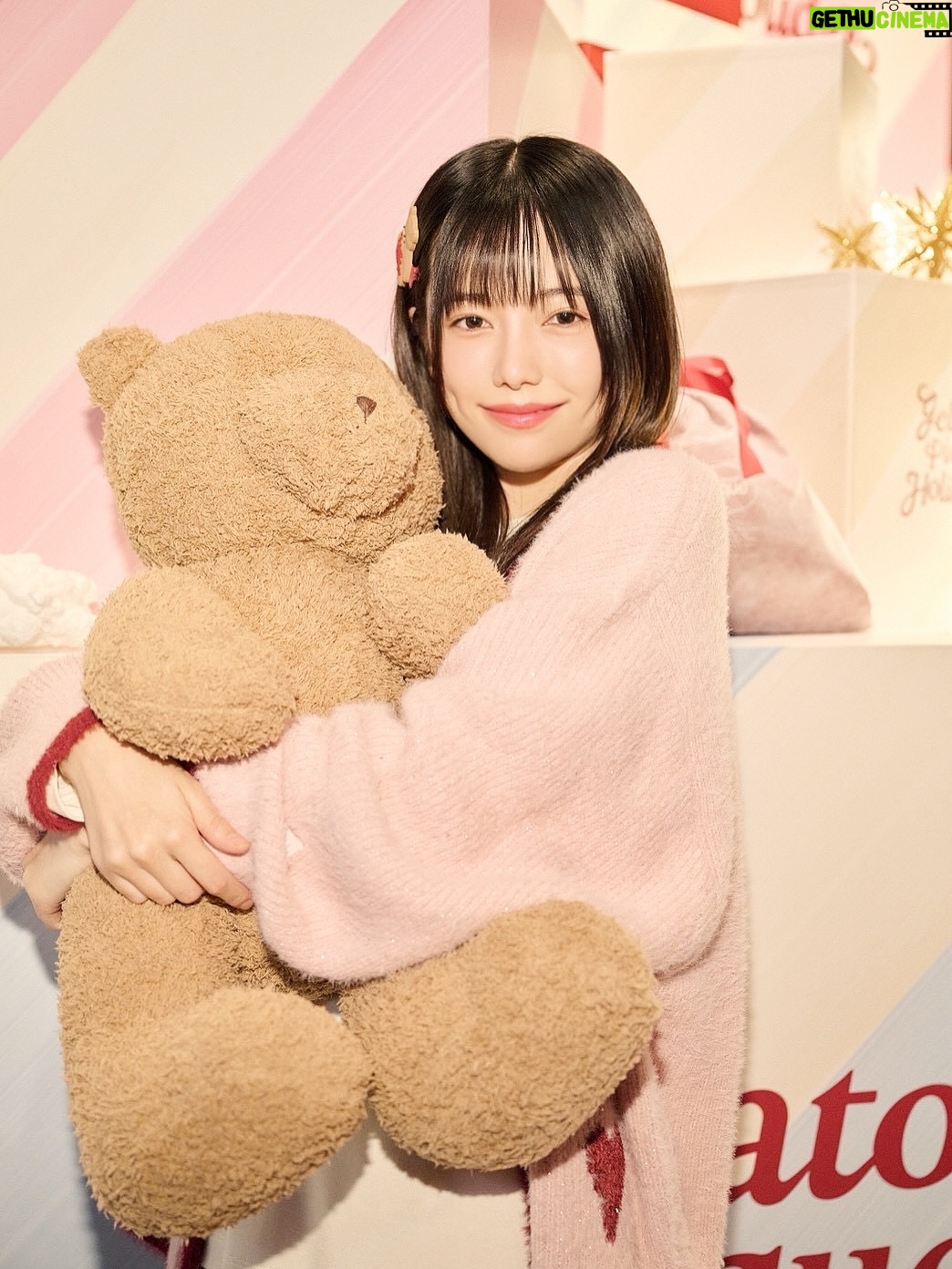 Haruka Shimazaki - 11.5K Likes - 今年もやってきた🦌💫
GELATO PIQUE CHRISTMAS GIFT MARKET 2025🎄
11月22日(土)から12月7日(日)まで表参道ヒルズで開催するよ！
ピケベアの雪だるまかわいい〜⛄️

@gelatopique_official 
#gelatopique #ジェラートピケ 
#gelatopiquechristmasgiftmarket2025 
#ジェラートピケクリスマスギフトマーケット2025
#クリスマスマーケット