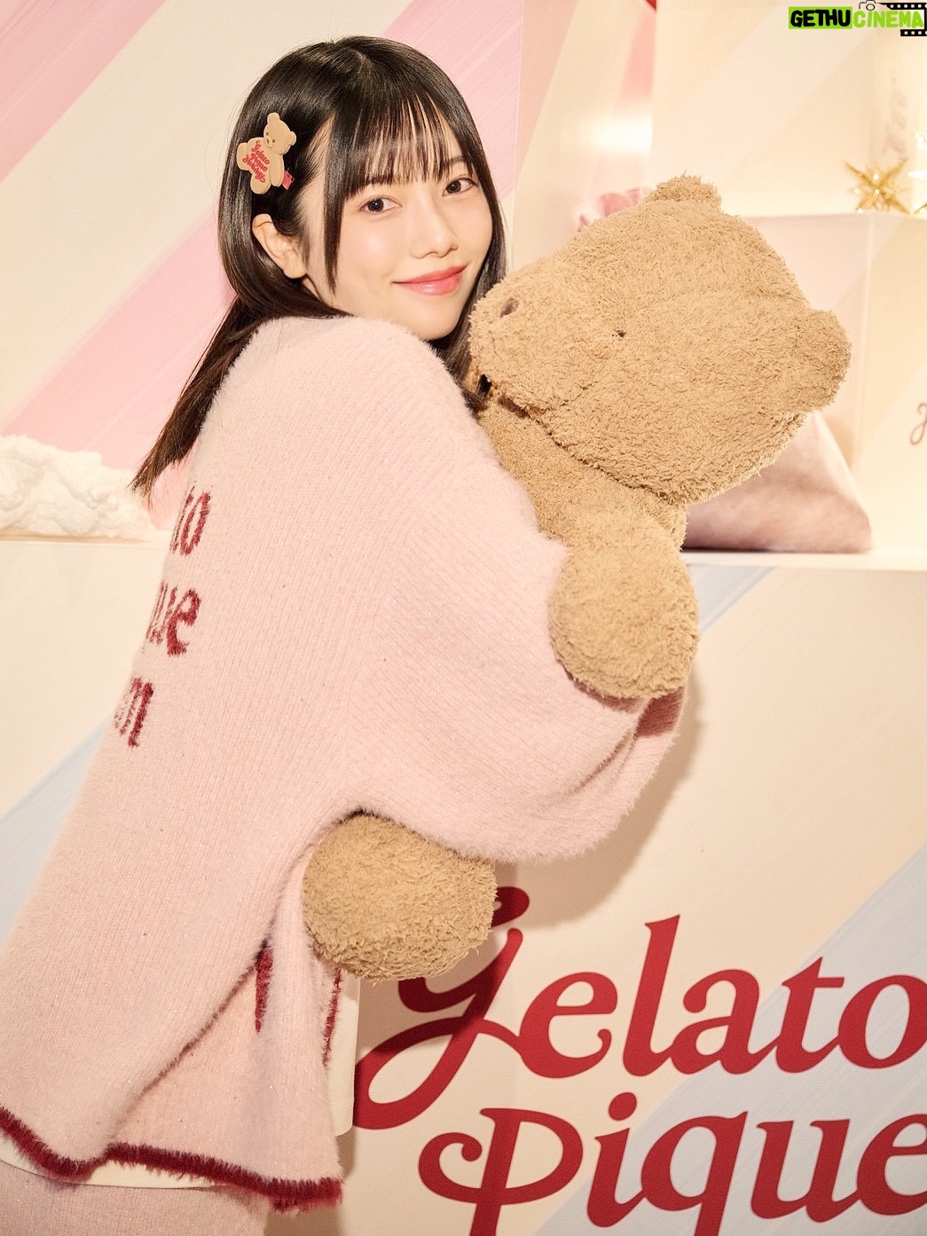 Haruka Shimazaki - 11.5K Likes - 今年もやってきた🦌💫
GELATO PIQUE CHRISTMAS GIFT MARKET 2025🎄
11月22日(土)から12月7日(日)まで表参道ヒルズで開催するよ！
ピケベアの雪だるまかわいい〜⛄️

@gelatopique_official 
#gelatopique #ジェラートピケ 
#gelatopiquechristmasgiftmarket2025 
#ジェラートピケクリスマスギフトマーケット2025
#クリスマスマーケット