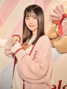 Haruka Shimazaki Instagram - 今年もやってきた🦌💫
GELATO PIQUE CHRISTMAS GIFT MARKET 2025🎄
11月22日(土)から12月7日(日)まで表参道ヒルズで開催するよ！
ピケベアの雪だるまかわいい〜⛄️

@gelatopique_official 
#gelatopique #ジェラートピケ 
#gelatopiquechristmasgiftmarket2025 
#ジェラートピケクリスマスギフトマーケット2025
#クリスマスマーケット